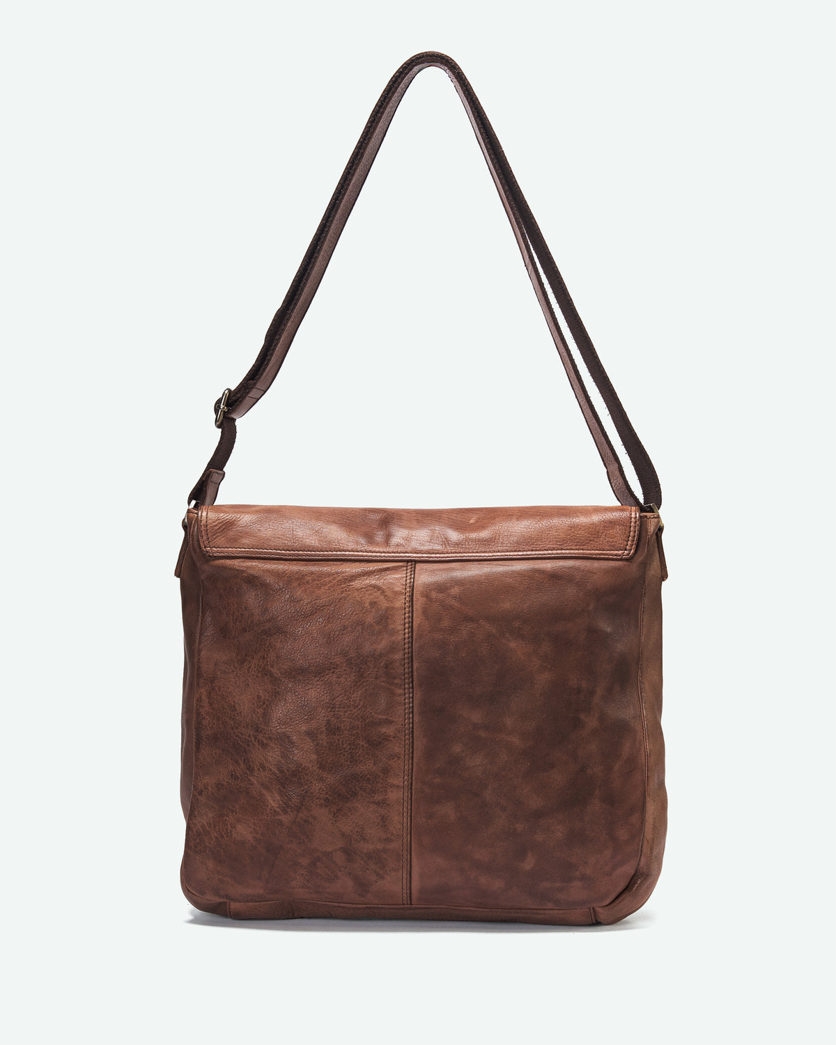 Sarnico men's leather shoulder bag with flap