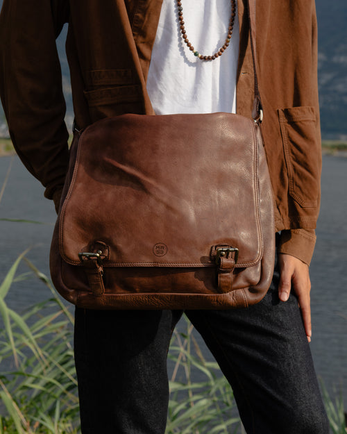 Borsa a tracolla uomo Sarnico in pelle con patta