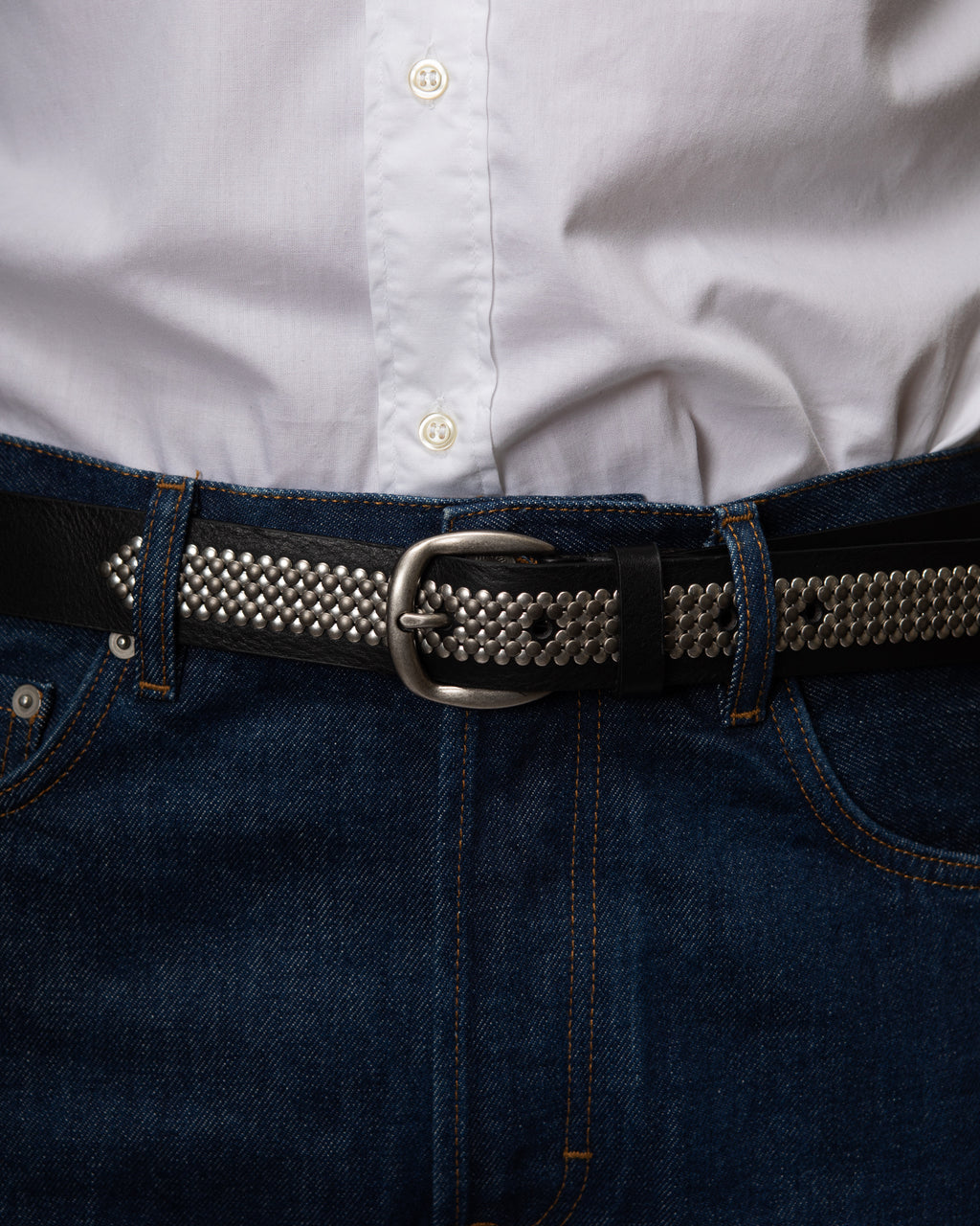 Cintura uomo Ubione in pelle con rivetti sulla punta